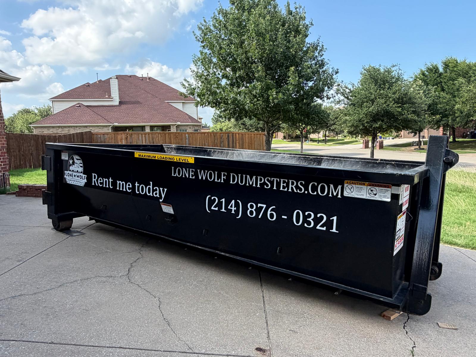 Roll-off dumpster rental delivery in Saginaw, TX